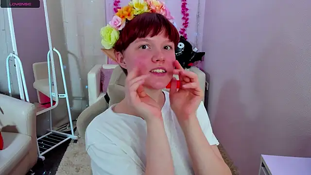 DreamyLuna online show from October 16, 2025, 8:28 pm