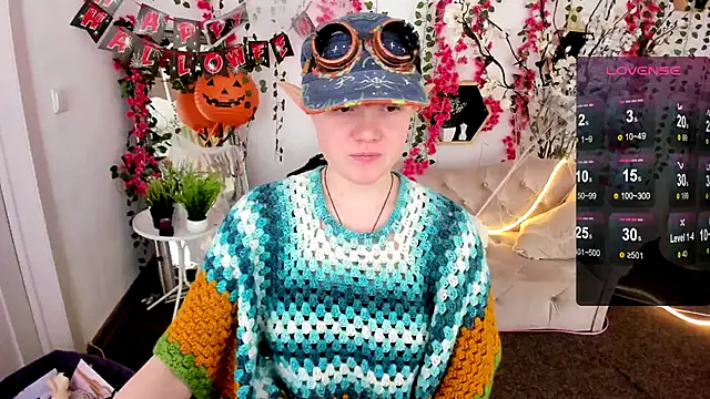 DreamyLuna online show from November 1, 2025, 9:19 pm