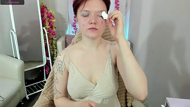 DreamyLuna online show from October 12, 2025, 8:32 pm