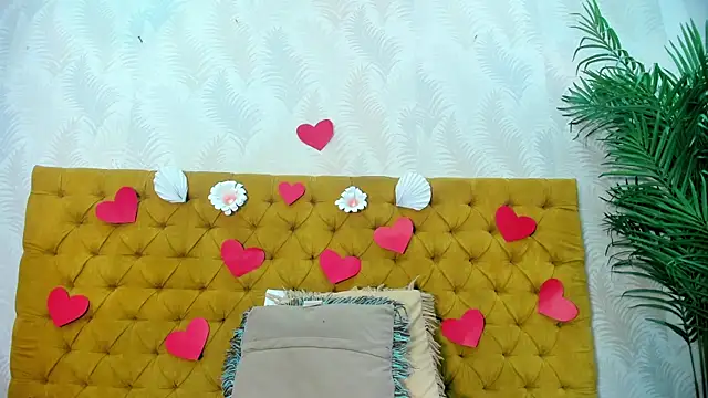 Snapshot of Melody_Megann chatting on September 20, 2025, 8:25 pm Melody Megann online show from September 20, 2025, 8:25 pm