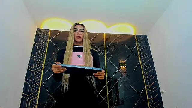 Isabella stanford2 online show from February 25, 2025, 1:10 pm