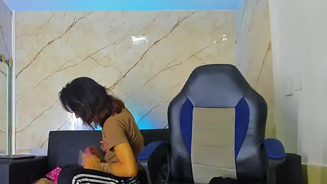 Isabella stanford2 online show from November 16, 2025, 12:43 pm