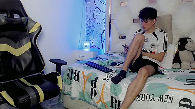 johnny cagee online show from November 17, 2025, 5:33 am