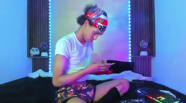 Snapshot of DandyWolf_ chatting on January 3, 2025, 3:38 am DandyWolf online show from January 3, 2025, 3:38 am