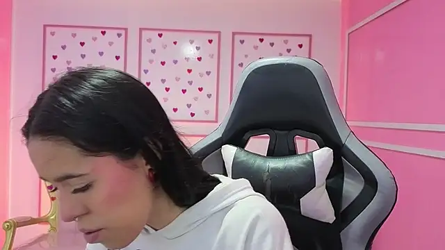 Snapshot of stephania_t chatting on September 25, 2025, 11:38 am stephania t online show from September 25, 2025, 11:38 am