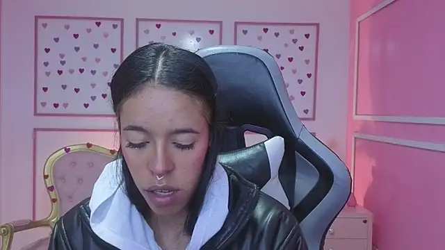 Snapshot of stephania_t chatting on October 15, 2025, 11:40 am stephania t online show from October 15, 2025, 11:40 am