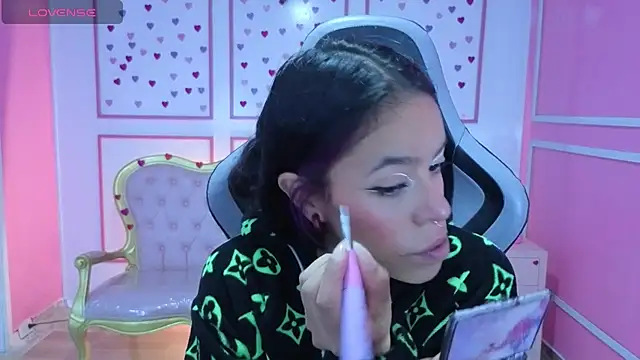 Snapshot of stephania_t chatting on November 6, 2025, 11:47 am stephania t online show from November 6, 2025, 11:47 am