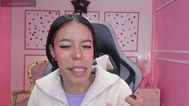 Snapshot of stephania_t chatting on November 15, 2025, 12:42 pm stephania t online show from November 15, 2025, 12:42 pm