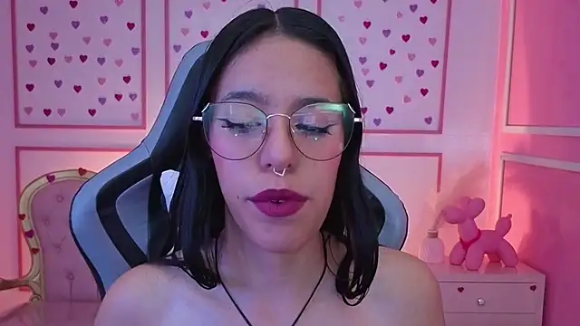 Snapshot of stephania_t chatting on October 8, 2025, 12:39 pm stephania t online show from October 8, 2025, 12:39 pm