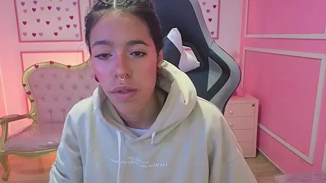 Snapshot of stephania_t chatting on September 20, 2025, 11:37 am stephania t online show from September 20, 2025, 11:37 am