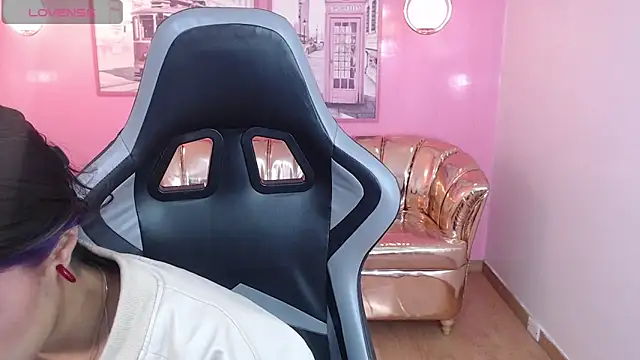 Snapshot of stephania_t chatting on December 4, 2025, 12:48 pm stephania t online show from December 4, 2025, 12:48 pm