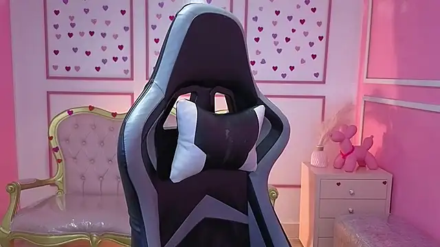 Snapshot of stephania_t chatting on October 7, 2025, 12:28 pm stephania t online show from October 7, 2025, 12:28 pm