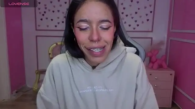 Snapshot of stephania_t chatting on November 11, 2025, 11:38 am stephania t online show from November 11, 2025, 11:38 am