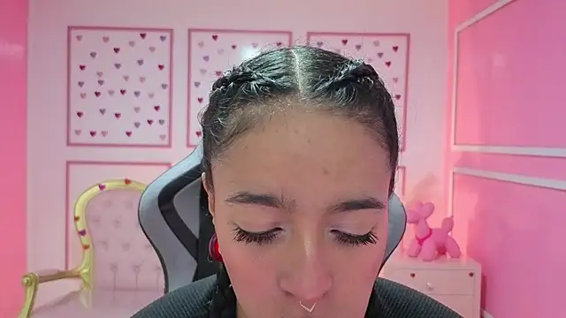 Snapshot of stephania_t chatting on September 27, 2025, 12:33 pm stephania t online show from September 27, 2025, 12:33 pm