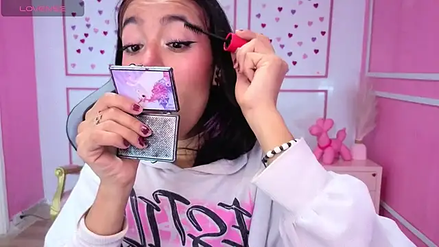 Snapshot of stephania_t chatting on December 19, 2025, 11:56 am stephania t online show from December 19, 2025, 11:56 am