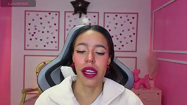 Snapshot of stephania_t chatting on November 22, 2025, 12:37 pm stephania t online show from November 22, 2025, 12:37 pm