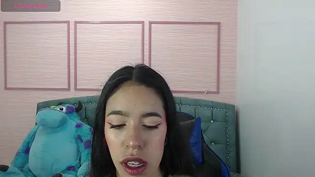 stephania t online show from February 4, 2025, 10:32 am