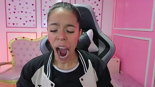 Snapshot of stephania_t chatting on September 26, 2025, 11:39 am stephania t online show from September 26, 2025, 11:39 am