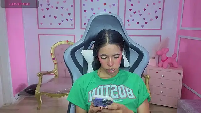 Snapshot of stephania_t chatting on February 9, 2026, 12:25 pm stephania t online show from February 9, 2026, 12:25 pm