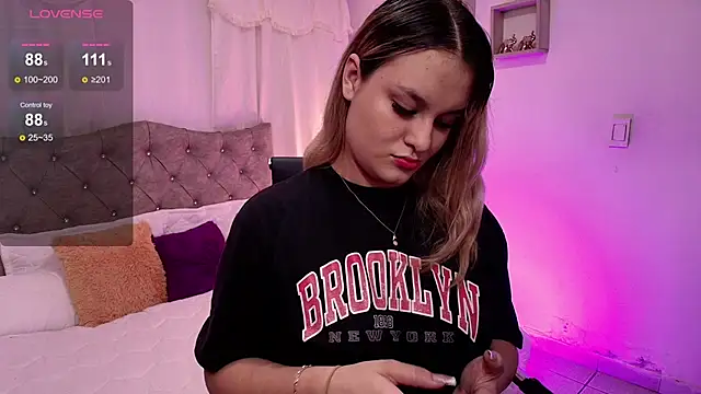 valeria gomezx online show from March 13, 2025, 6:01 pm