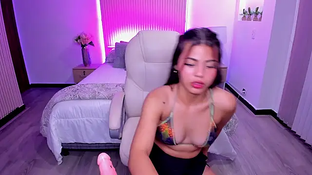 Snapshot of Kiim_Jonness chatting on February 4, 2025, 9:49 am Kiim Jonness online show from February 4, 2025, 9:49 am