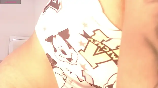 Snapshot of Alba_Grey chatting on October 15, 2025, 7:55 pm Alba Grey online show from October 15, 2025, 7:55 pm