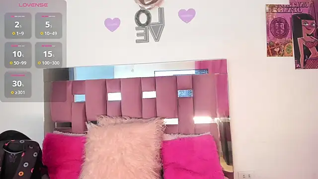 Snapshot of Alba_Grey chatting on January 6, 2026, 10:03 pm Alba Grey online show from January 6, 2026, 10:03 pm