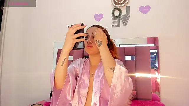 Snapshot of Alba_Grey chatting on December 5, 2025, 3:49 am Alba Grey online show from December 5, 2025, 3:49 am