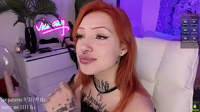 Snapshot of violetviolator chatting on October 24, 2025, 4:22 am violetviolator online show from October 24, 2025, 4:22 am