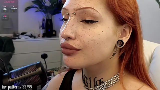 Snapshot of violetviolator chatting on March 22, 2025, 5:28 am violetviolator online show from March 22, 2025, 5:28 am