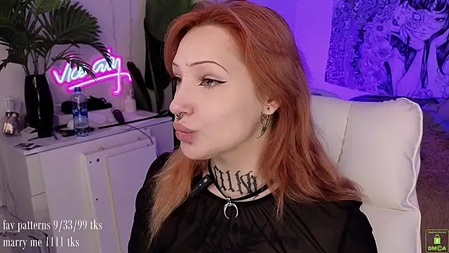 Snapshot of violetviolator chatting on October 10, 2025, 4:35 am violetviolator online show from October 10, 2025, 4:35 am