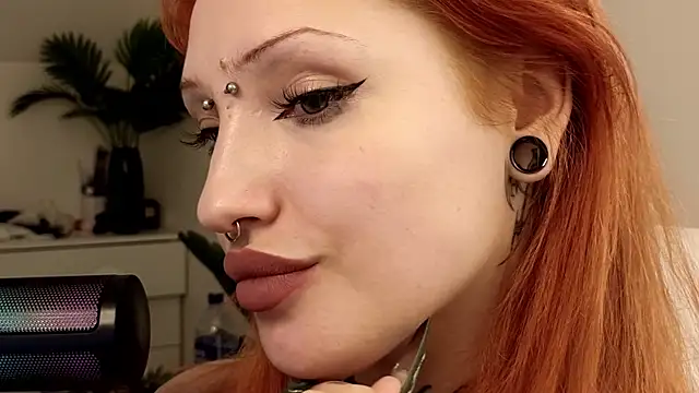 Snapshot of violetviolator chatting on March 20, 2025, 4:20 pm violetviolator online show from March 20, 2025, 4:20 pm