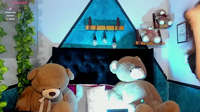  Sophie  miller online show from February 13, 2025, 8:13 pm