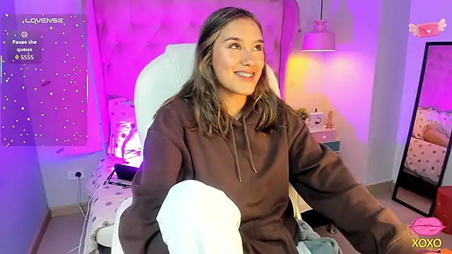  Sophie  miller online show from November 20, 2025, 8:09 pm