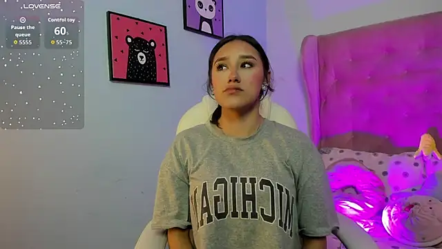  Sophie  miller online show from September 29, 2025, 10:26 pm