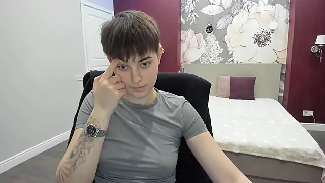 EmiliaYours online show from November 29, 2025, 2:50 pm