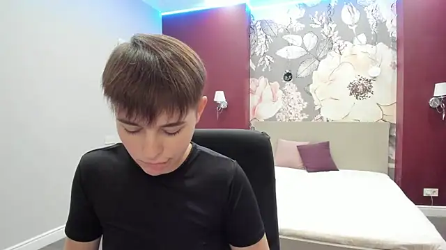 Snapshot of EmiliaYours chatting on October 6, 2025, 1:34 pm EmiliaYours online show from October 6, 2025, 1:34 pm