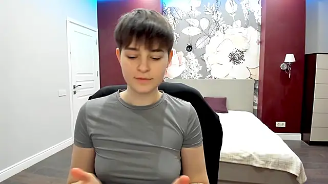 EmiliaYours online show from February 17, 2026, 3:20 pm