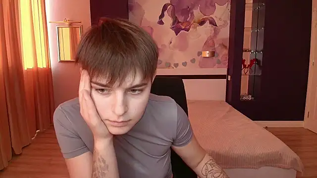 Snapshot of EmiliaYours chatting on October 12, 2025, 1:23 pm EmiliaYours online show from October 12, 2025, 1:23 pm