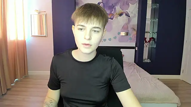 Snapshot of EmiliaYours chatting on September 28, 2025, 1:51 pm EmiliaYours online show from September 28, 2025, 1:51 pm