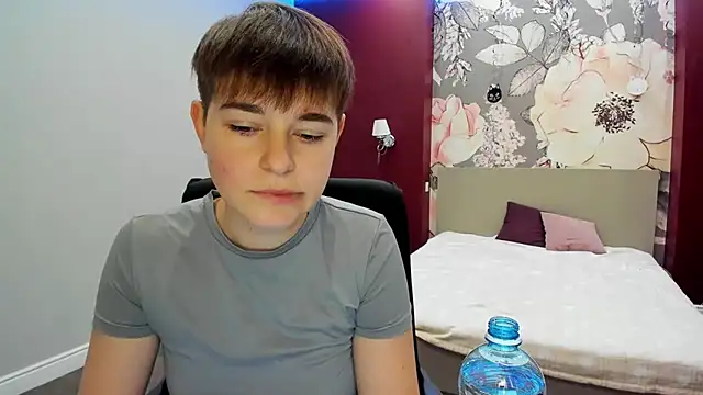 Snapshot of EmiliaYours chatting on October 11, 2025, 1:34 pm EmiliaYours online show from October 11, 2025, 1:34 pm