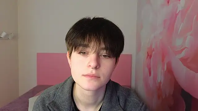 EmiliaYours online show from February 8, 2025, 1:01 pm