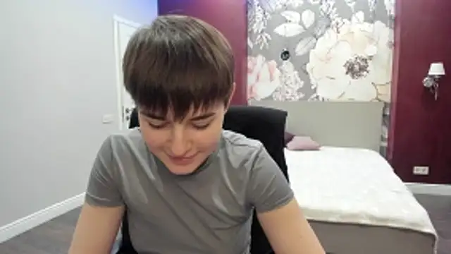 EmiliaYours online show from December 18, 2025, 3:27 pm