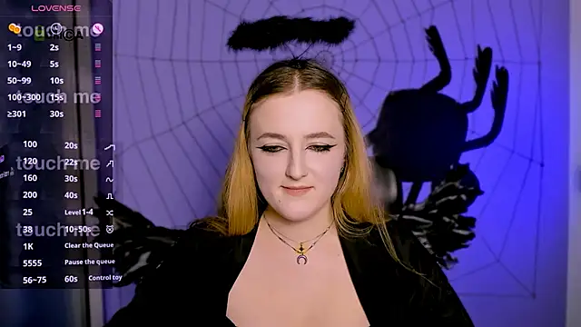 Snapshot of luna_berryy chatting on October 20, 2025, 7:14 pm luna berryy online show from October 20, 2025, 7:14 pm