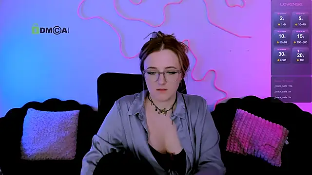 luna berryy online show from June 25, 2026, 5:12 am