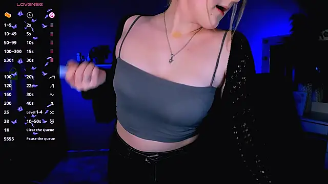 Snapshot of luna_berryy chatting on September 30, 2025, 1:17 pm luna berryy online show from September 30, 2025, 1:17 pm