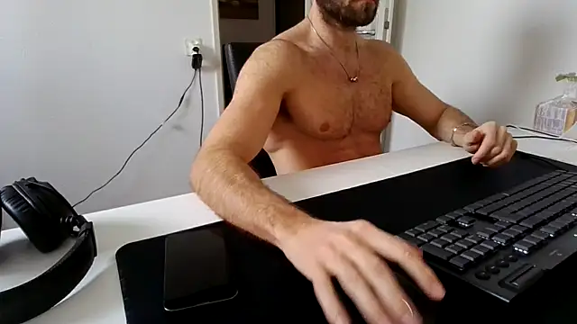 Snapshot of alpha-hunk chatting on January 11, 2026, 11:28 am alpha-hunk online show from January 11, 2026, 11:28 am