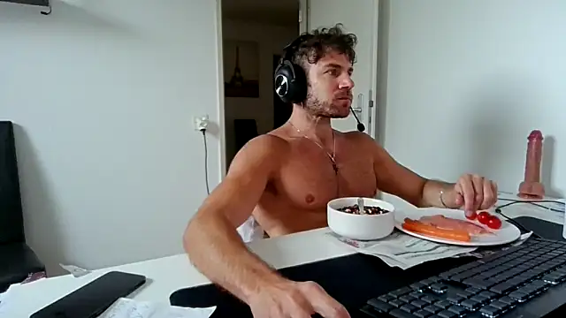alpha-hunk online show from May 6, 2026, 10:08 am
