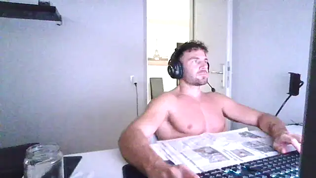 Snapshot of alpha-hunk chatting on July 6, 2026, 4:20 pm alpha-hunk online show from July 6, 2026, 4:20 pm