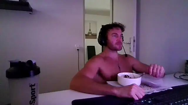 Snapshot of alpha-hunk chatting on June 25, 2026, 10:20 am alpha-hunk online show from June 25, 2026, 10:20 am